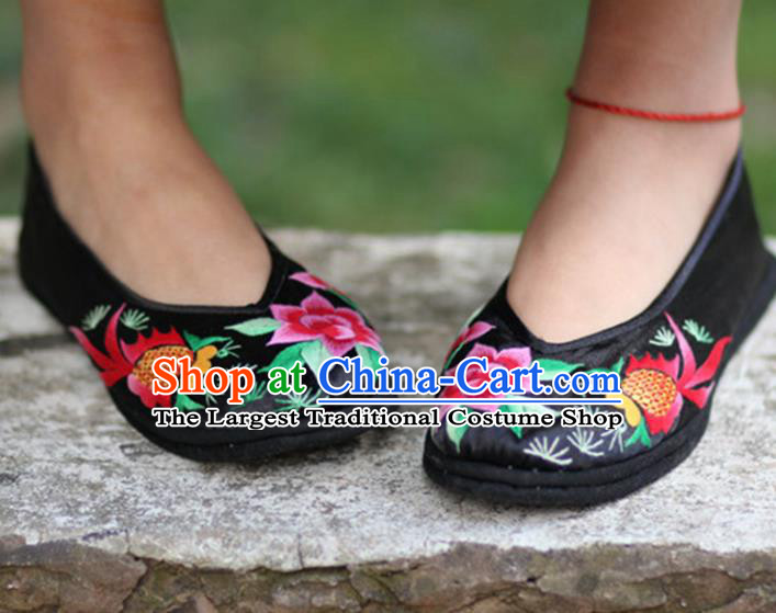 Chinese Handmade Embroidered Goldfish Black Shoes Hanfu Shoes Traditional National Shoes for Women