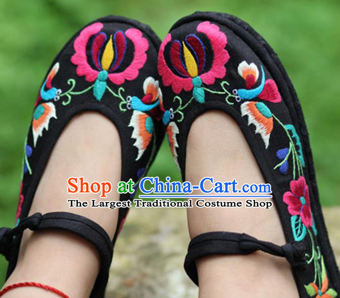 Chinese Traditional National Embroidered Flowers Black Shoes Hanfu Shoes for Women