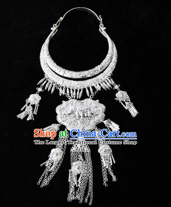 Chinese Traditional Miao Nationality Silver Carving Necklace Handmade Ethnic Jewelry Accessories for Women