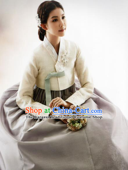 Korean Traditional Hanbok Mother White Blouse and Grey Dress Outfits Asian Korea Wedding Fashion Costume for Women