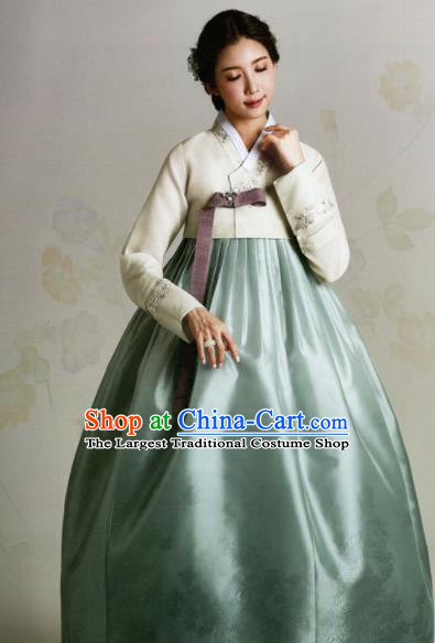 Korean Traditional Hanbok Mother White Blouse and Green Satin Dress Outfits Asian Korea Wedding Fashion Costume for Women