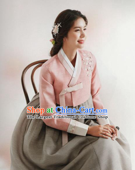 Korean Traditional Hanbok Wedding Mother Embroidered Pink Blouse and Grey Dress Outfits Asian Korea Fashion Costume for Women