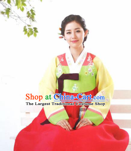 Korean Traditional Mother Hanbok Garment Embroidered Green Blouse and Red Dress Asian Korea Fashion Costume for Women