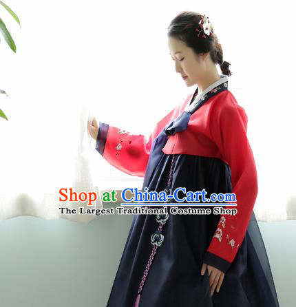 Korean Traditional Court Hanbok Garment Red Blouse and Black Dress Asian Korea Fashion Costume for Women