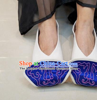 Traditional Chinese Handmade Ethnic Embroidered Royalblue Toe Shoes National Shoes Hanfu Shoes for Women