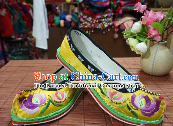 Traditional Chinese Wedding Yellow Embroidered Chrysanthemum Shoes Princess Shoes National Shoes Hanfu Shoes for Women