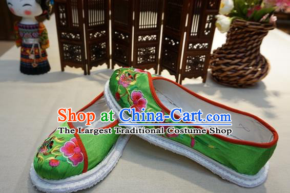 Traditional Chinese Ethnic Embroidered Butterfly Flower Green Shoes Handmade Yunnan National Shoes Wedding Shoes for Women