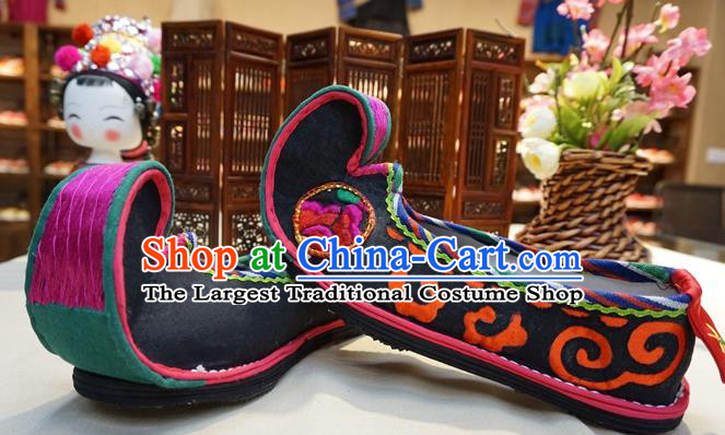 Traditional Chinese Handmade Ethnic Black Embroidered Shoes Yunnan National Shoes Wedding Shoes for Women