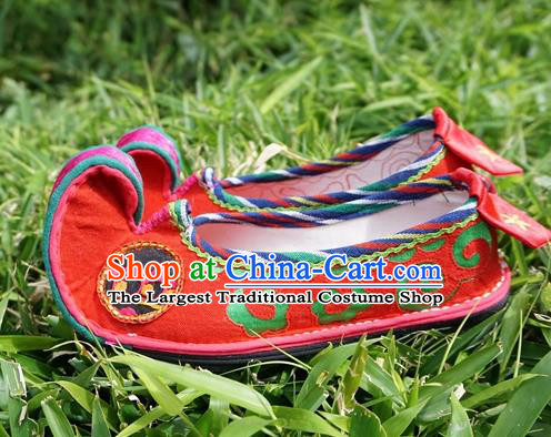 Traditional Chinese Handmade Ethnic Bride Red Shoes Yunnan National Shoes Wedding Embroidered Shoes for Women