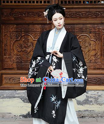 Chinese Traditional Ming Dynasty Historical Costume Ancient Royal Countess Embroidered Black Cloak for Women