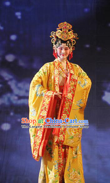 Chinese Beijing Opera Actress Garment Costumes and Hair Accessories Traditional Peking Opera The Tiger Generals Imperial Concubine Liu Dress Hua Tan Apparels