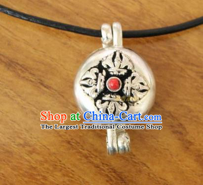 Chinese Traditional Tibetan Nationality Jewelry Decoration Zang Ethnic Necklace Silver Carving Pendant Accessories for Women