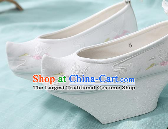 Chinese Qing Dynasty Princess White Embroidered Shoes Court Women Shoes Ancient Palace Lady Shoes Imperial Consort Saucers Shoes