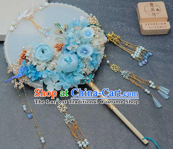 China Classical Dance Blue Silk Rose Fan Handmade Wedding Palace Fan Traditional Bride Circular Fan