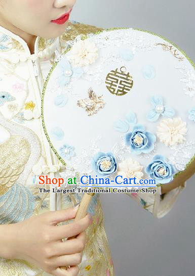 China Handmade Blue Roses Palace Fan Traditional Wedding Silk Fan Bride Circular Fan