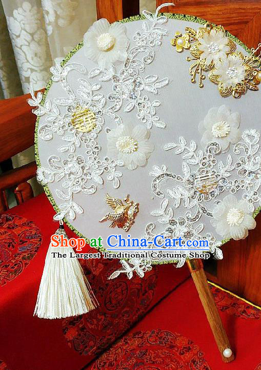 China Traditional Xiuhe Suit Silk Fan Wedding Bride Lace Flowers Palace Fan Handmade White Tassel Circular Fan