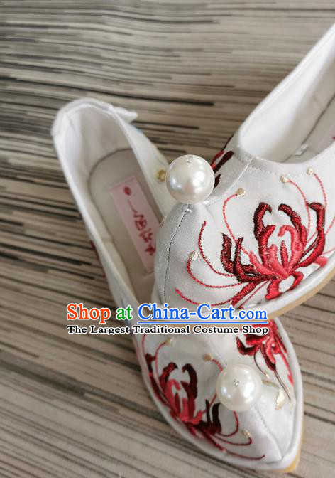 Handmade Chinese Traditional Ming Dynasty Hanfu Shoes Satin Shoes White Embroidered Shoes