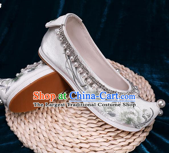 Chinese Handmade White Satin Shoes Hanfu Pearls Shoes Traditional Embroidered Peach Blossom Shoes