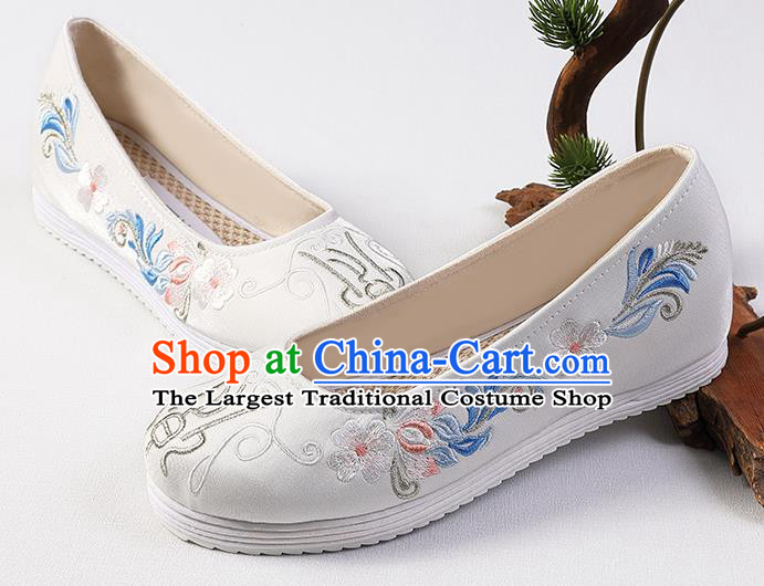 Chinese Classical Embroidered White Shoes Traditional Wedding Shoes Handmade Hanfu Shoes