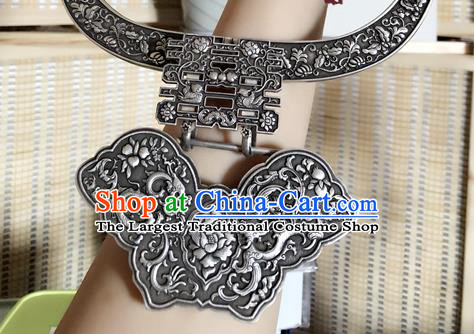 China Traditional Silver Carving Butterfly Longevity Lock Jewelry Accessories National Wedding Necklace Pendant