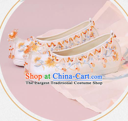 China Traditional National Shoes Classical Beads Tassel Shoes Embroidered Shoes