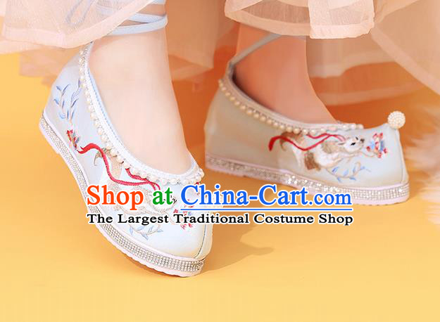 China Classical Beads Shoes Embroidered Fox Shoes Traditional National White Cloth Shoes