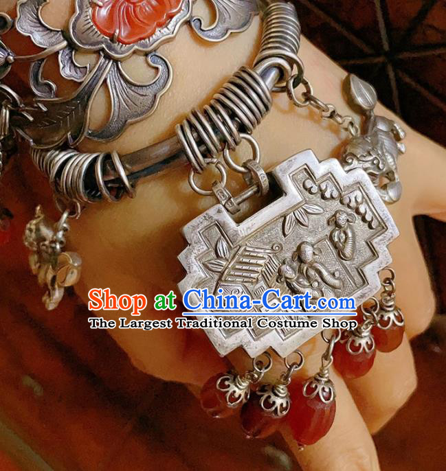 Handmade Chinese Silver Lock Bracelet Accessories Traditional Culture Jewelry Agate Tassel Bangle