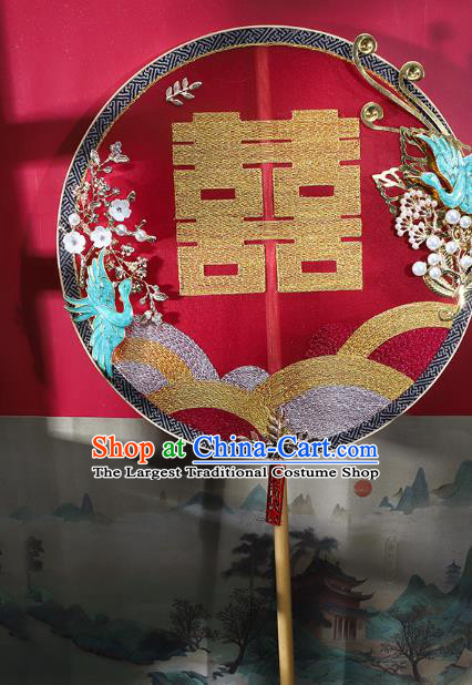 China Traditional Xiuhe Suit Red Silk Fan Embroidered Circular Fan Handmade Bride Palace Fan