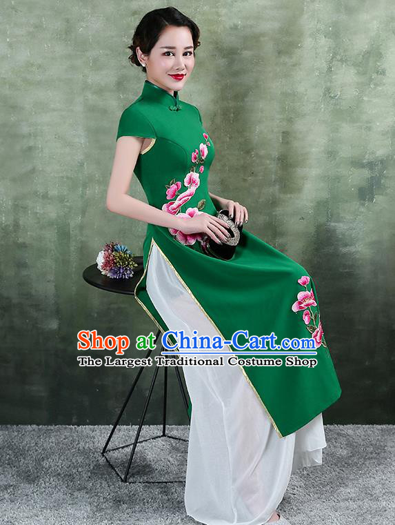 China Classical Embroidery Green Satin Qipao Dress Catwalks Show Cheongsam Stage Performance Chorus Clothing