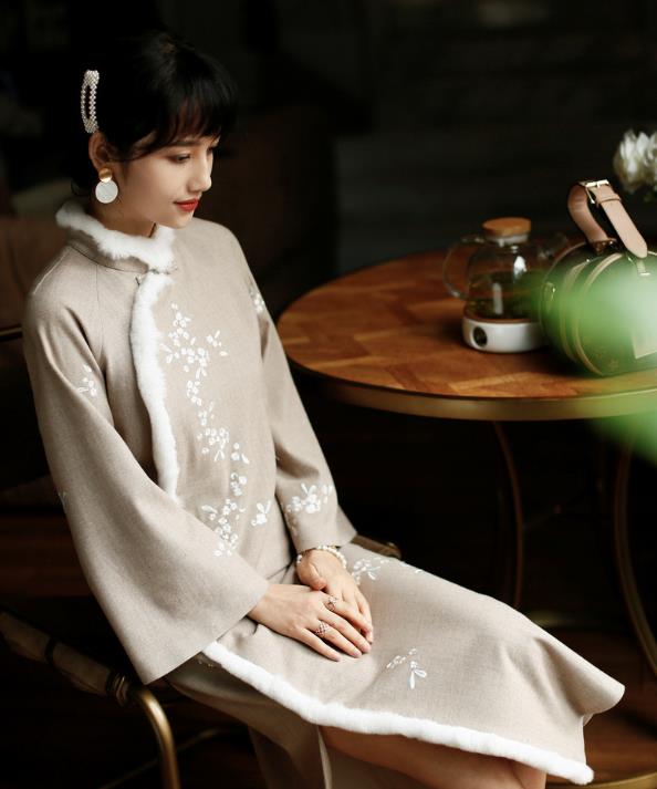 China Winter Cheongsam Costume Traditional Young Lady Light Grey Woolen Qipao Dress