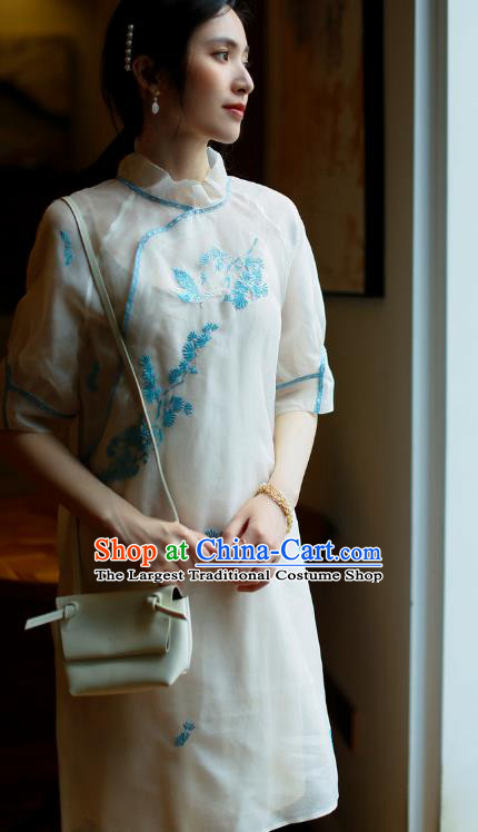 China Modern Cheongsam Costume Traditional Embroidered White Organdy Short Qipao Dress