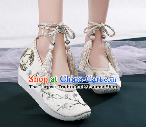 China Traditional Ming Dynasty Hanfu Shoes Ancient Princess Embroidered Shoes National White Satin Shoes