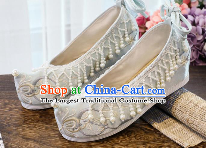 China National Embroidered Shoes Traditional Xiuhe Light Blue Cloth Shoes Handmade Pearls Tassel Shoes