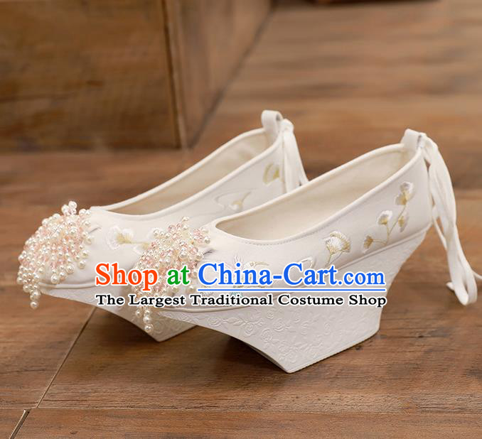 Chinese Traditional Ancient Qing Dynasty Imperial Consort Saucers Shoes Handmade Embroidered Ginkgo Leaf Shoes