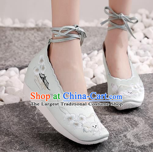 China Embroidered Shoes National Satin Shoes Traditional Tang Dynasty Princess Light Green Shoes