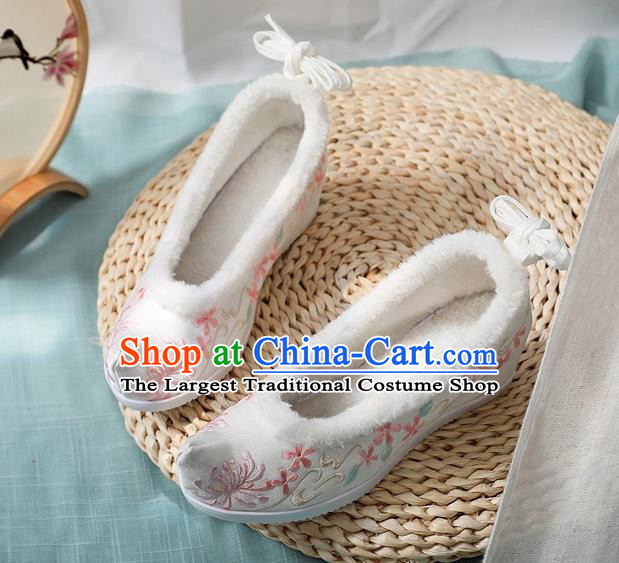 Chinese National Winter Shoes Embroidered Chrysanthemum White Cloth Shoes Classical Dance Wedge Heel Shoes