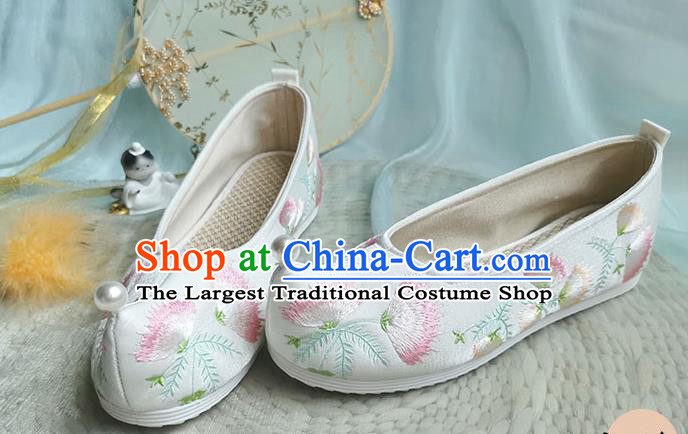 China Classical White Embroidered Shoes Traditional Ming Dynasty Palace Lady Shoes Ancient Hanfu Shoes