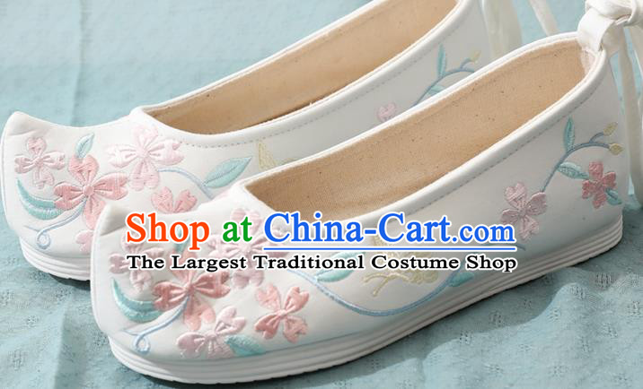 China Traditional Bow Shoes Embroidery White Cloth Shoes Ming Dynasty Female Shoes