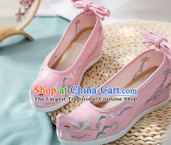 China Handmade Wedge Shoes Embroidered Cloud Crane Shoes Traditional Pink Cloth Shoes