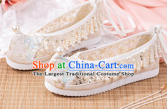 China Ancient Hanfu Shoes Handmade Beige Brocade Shoes Traditional Tang Dynasty Princess Pearls Tassel Shoes