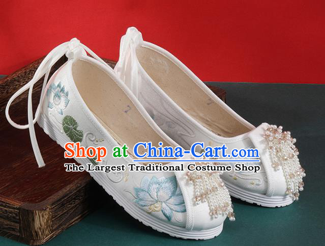 Chinese Classical Dance White Cloth Shoes National Embroidered Lotus Shoes Traditional Beads Tassel Shoes