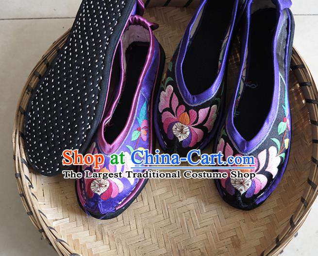 Chinese Traditional National Shoes Yunnan Ethnic Dance Shoes Hand Embroidered Purple Satin Shoes