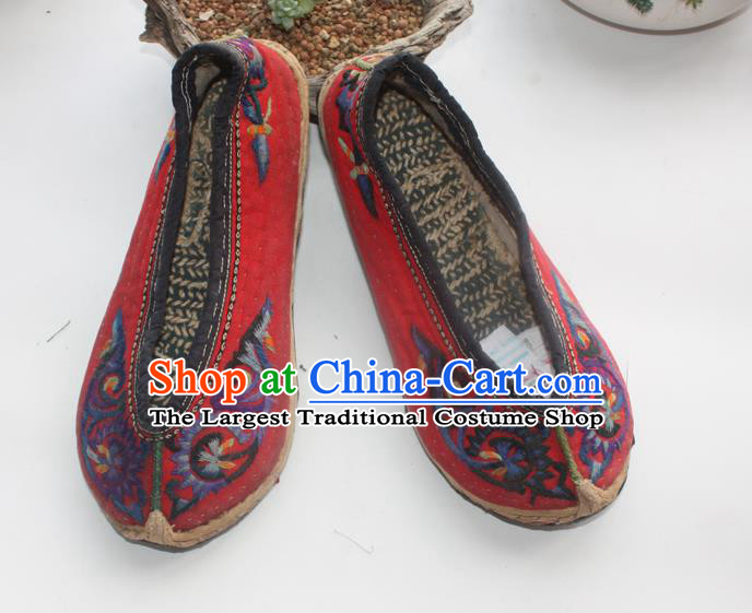 Chinese Traditional Yunnan Yi Nationality Woman Shoes National Strong Cloth Soles Shoes Handmade Red Embroidered Shoes