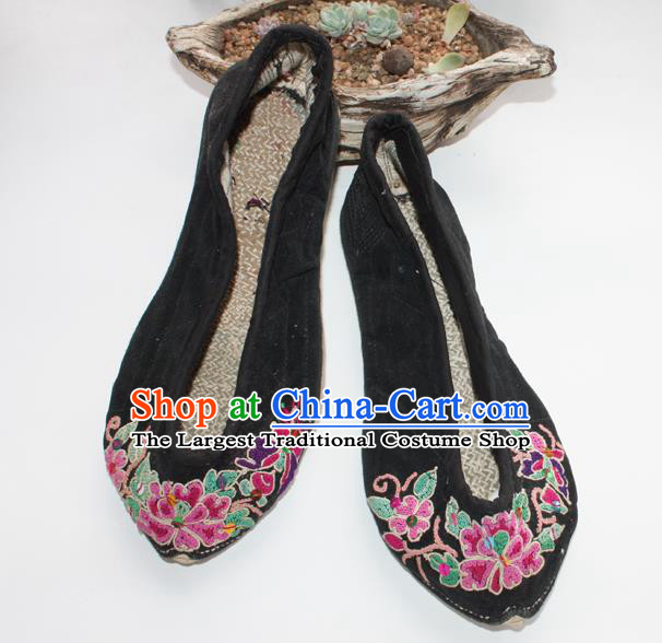 Chinese Traditional Yi Nationality Shoes National Strong Cloth Soles Shoes Ethnic Dance Shoes Handmade Black Embroidered Shoes