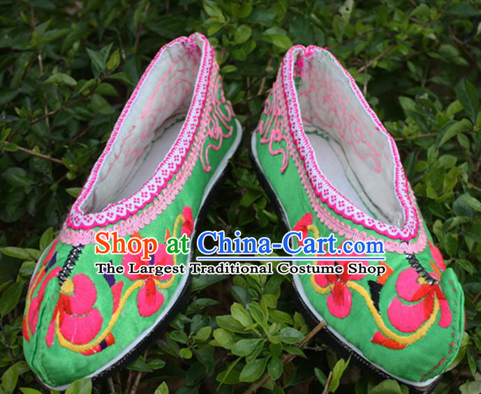 Chinese Traditional Yi Nationality Shoes National Green Embroidered Shoes Handmade Strong Cloth Soles Shoes Ethnic Woman Shoes