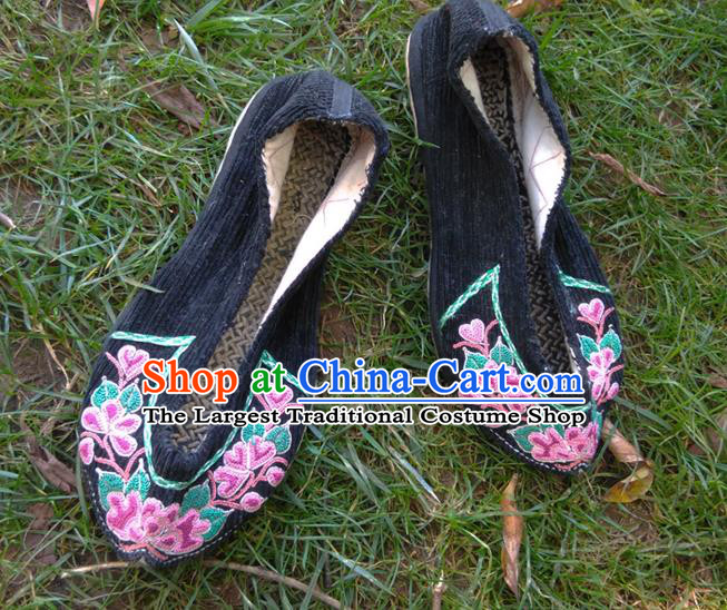 Chinese Traditional Folk Dance Shoes Yunnan Ethnic Embroidered Shoes National Black Cloth Shoes