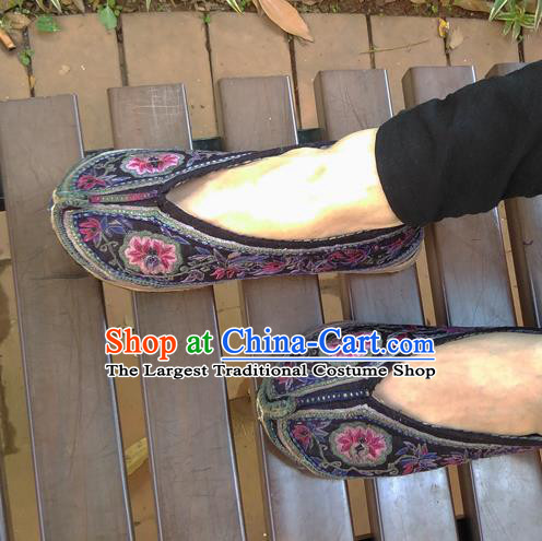 Chinese Traditional Yi Nationality Folk Dance Shoes Yunnan Ethnic Woman Shoes Embroidered Shoes National Black Cloth Shoes