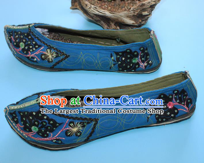 Chinese Yunnan Woman Blue Cloth Shoes Traditional Ethnic Embroidered Shoes Handmade Yi Nationality Shoes