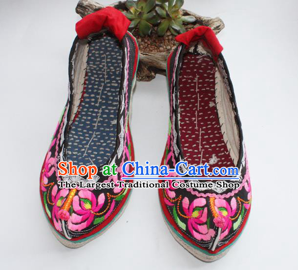 Chinese Handmade Yunnan Ethnic Shoes Traditional Black Embroidered Shoes Yi Nationality Dance Shoes