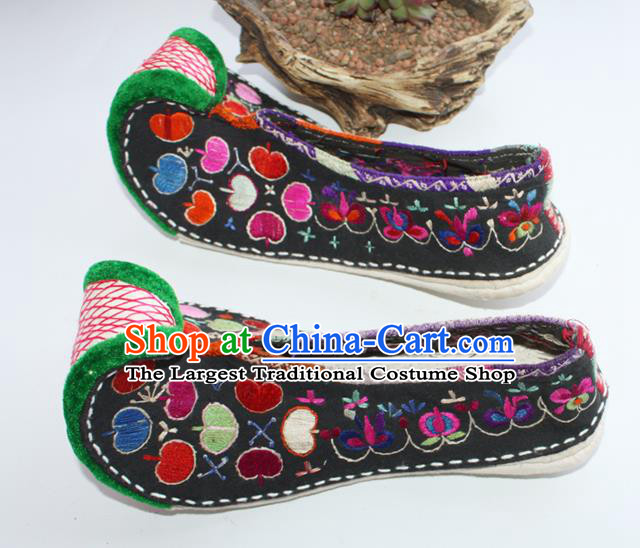 Chinese Traditional Court Embroidered Shoes Handmade Yi Nationality Shoes Yunnan Ethnic Black Cloth Shoes